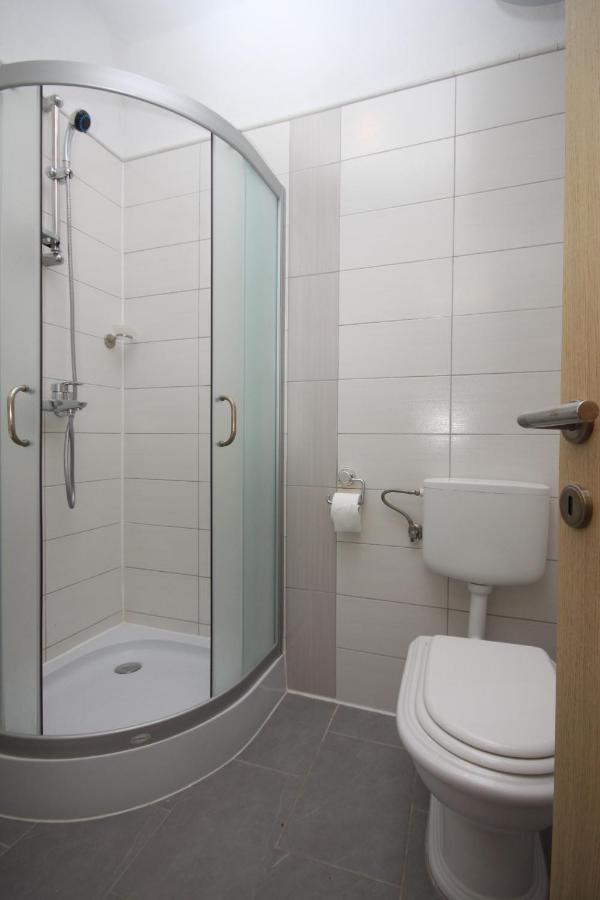 Apartments By The Sea Zubovici, Pag - 6394 Bilik gambar